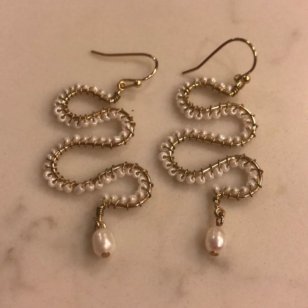 Anthropologie gold/pearl earrings